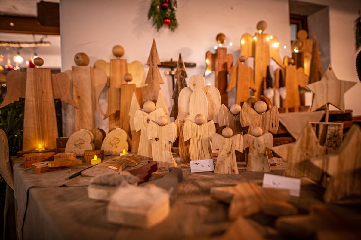 Holzfiguren Weihnachtsmarkt Landgasthaus zur Krone